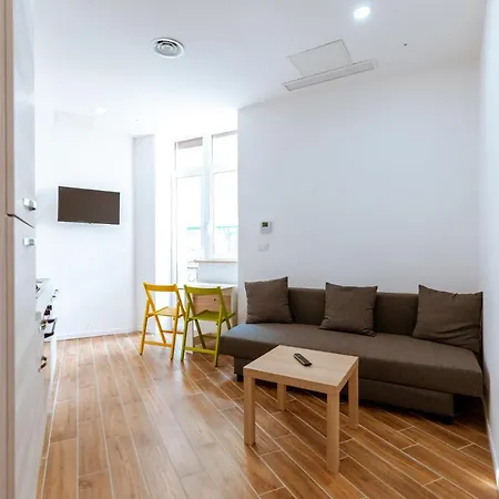 Aparthotel House - In