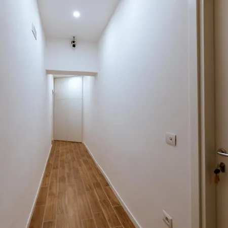 Aparthotel House - In