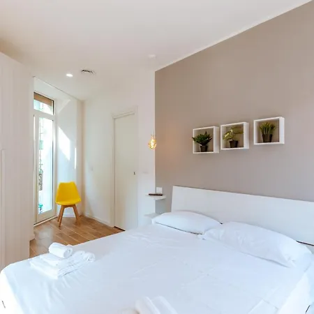 Aparthotel House - In