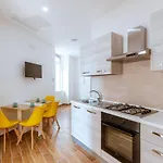 מלון דירות House - In 3*